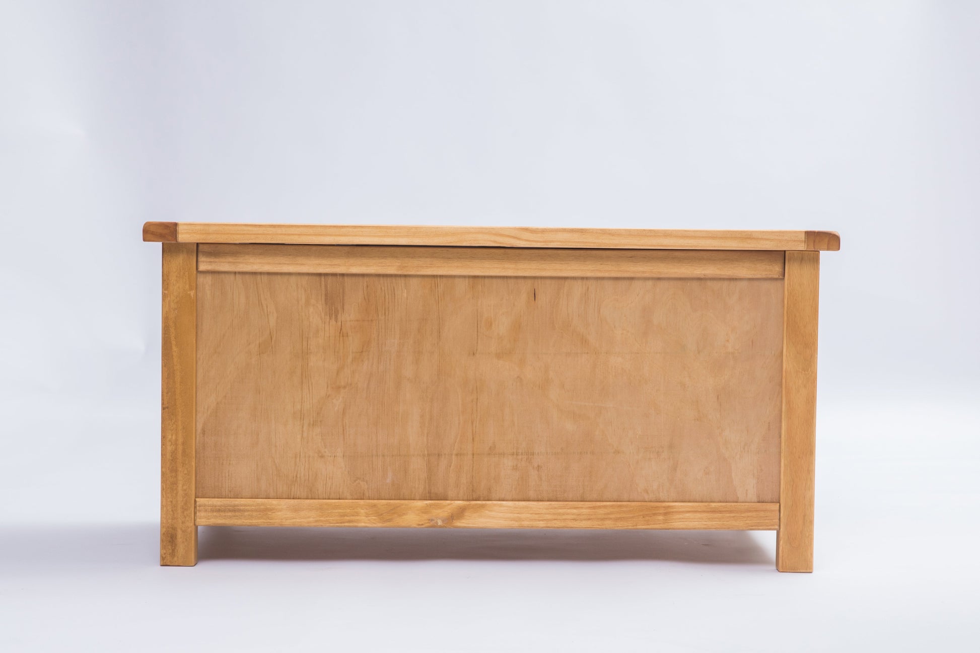 Ready-to-assemble storage bench