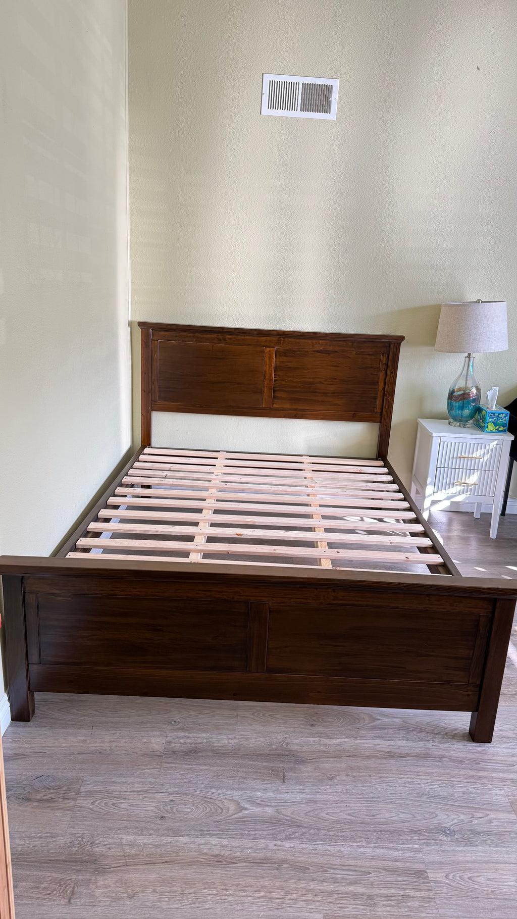 Greener Valley Solid Wood Bed Frame - Queen - M601
