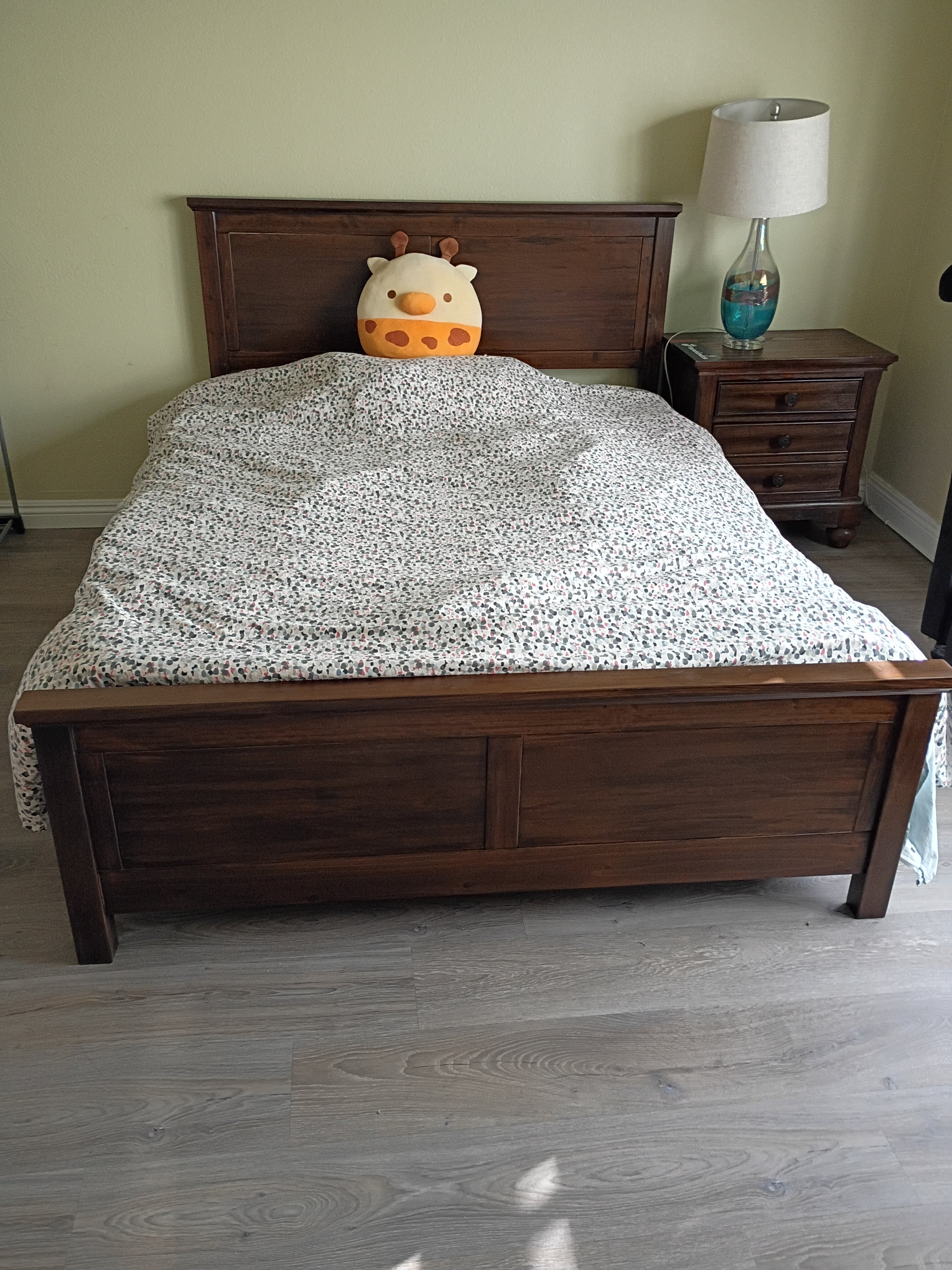 Greener Valley Solid Wood Bed Frame - Queen - M601